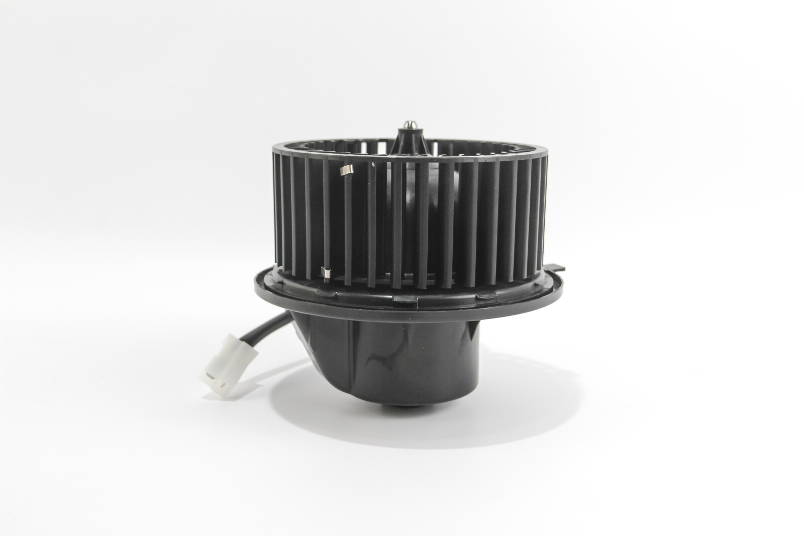 Вентилятор обігрівача салону 80/A4/T4/B3/B4 1.8i/2.4D/2.5TDI (окрім 111kW) (146mm)