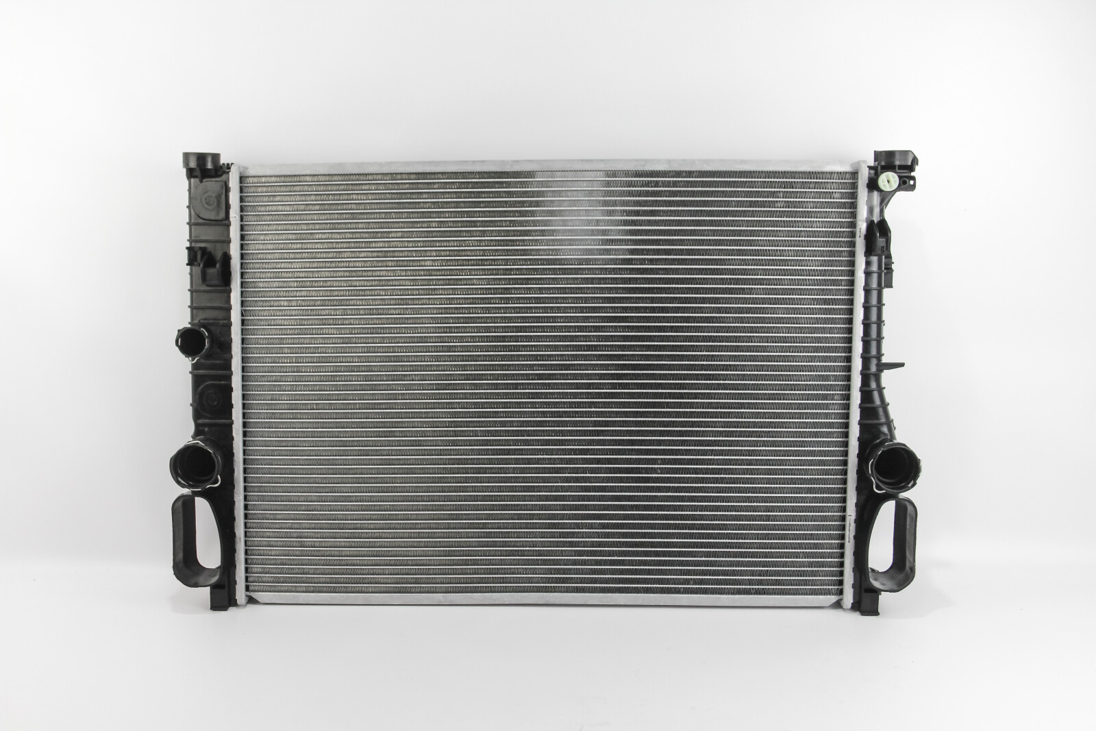 Радіатор охолодження двигуна MB W211/S211/C216 02-10 (+/- AC)