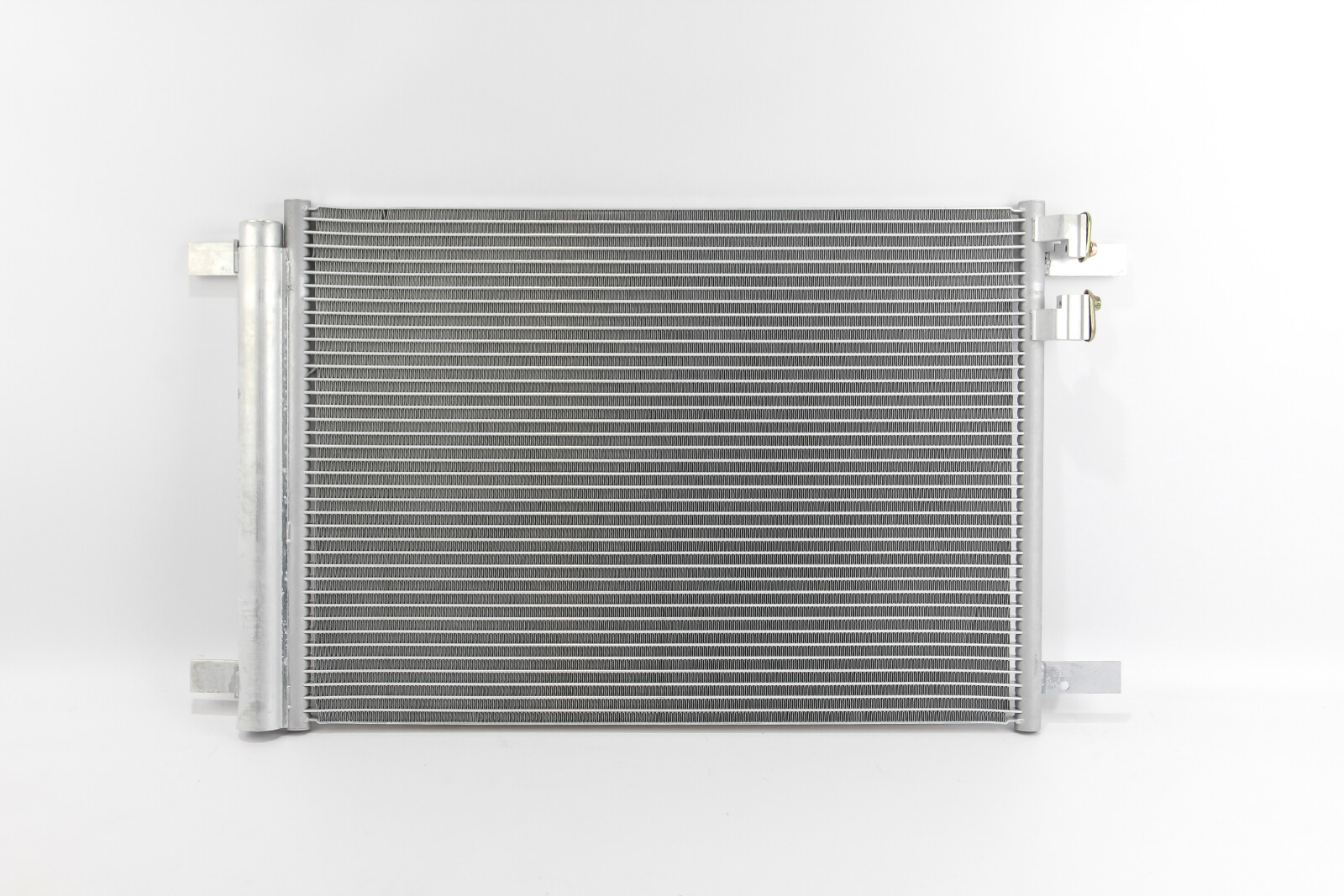 Радіатор кондиціонера Audi A3/Q2/Skoda Octavia III/Superb III/VW Golf VII/Passat 1.0-2.0 12-