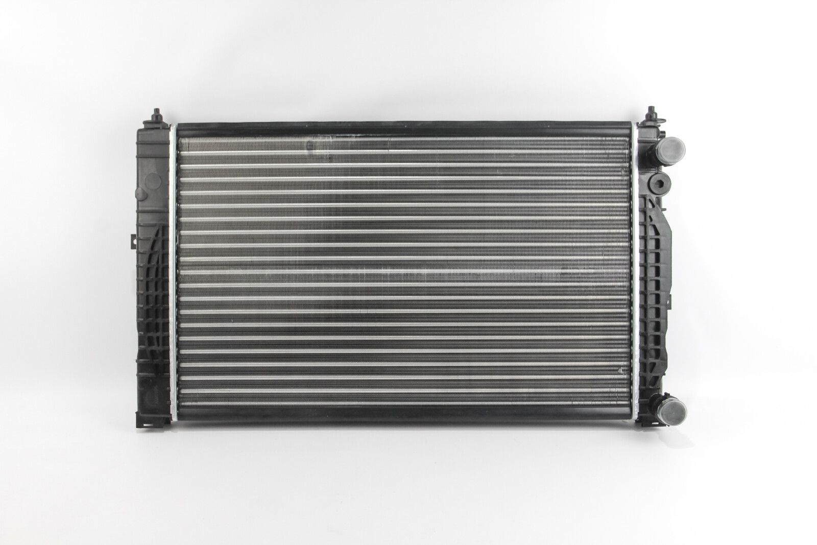 Радіатор охолодження двигуна A4/A6/Passat 94-08 1.6-2.8
