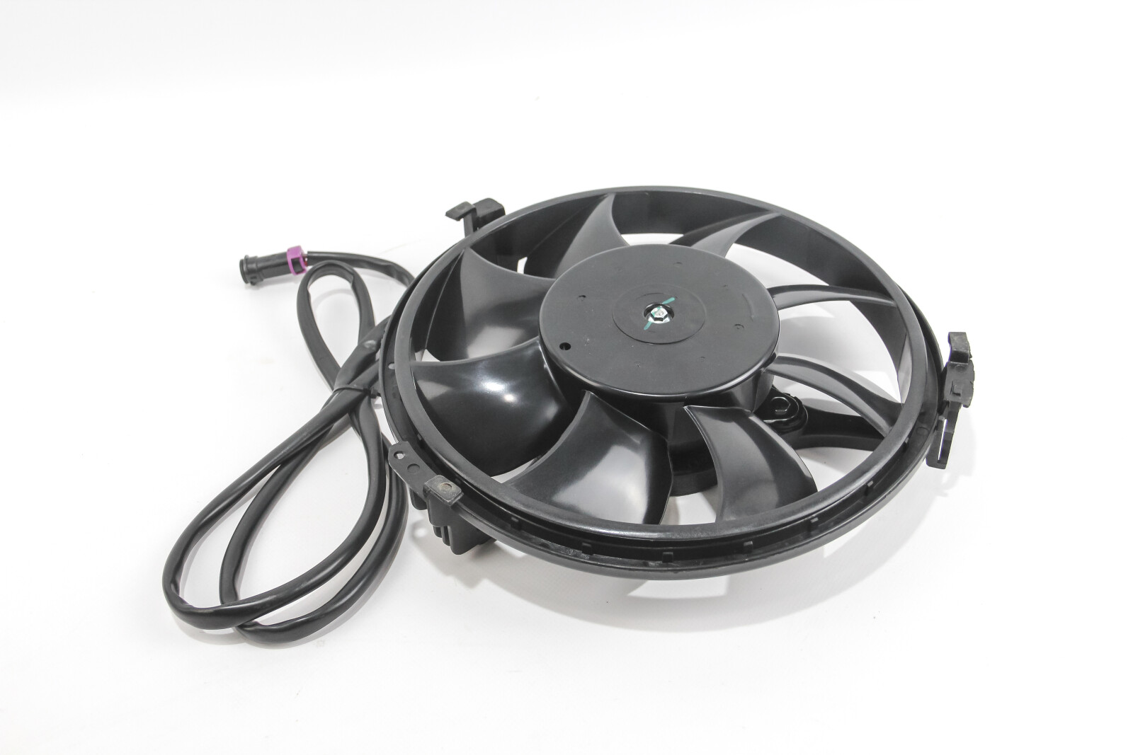 Вентилятор радіатора A6 -05/Passat -00 (280mm/300W/+AC)