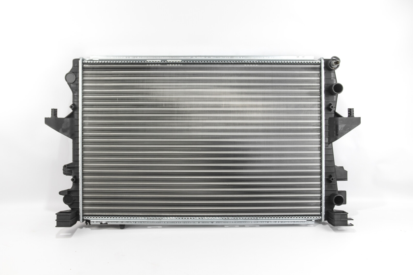 Радіатор охолодження двигуна T5 1.9TDI/2.0i 03-15 (+/-AC) (710x470x32)