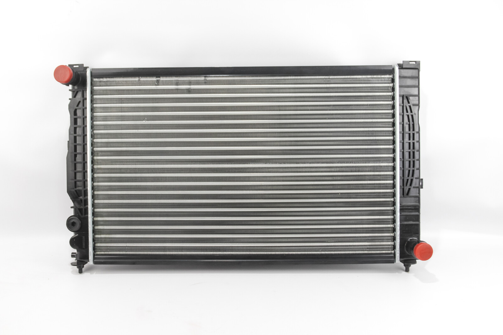 Радіатор охолодження A4/A6/Passat 97-05 2.4i/2.8i/2.5TDI (632x398x32)